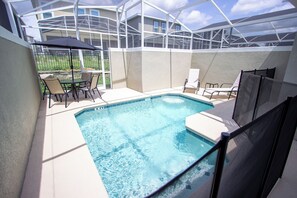 Piscina all'aperto, una piscina riscaldata