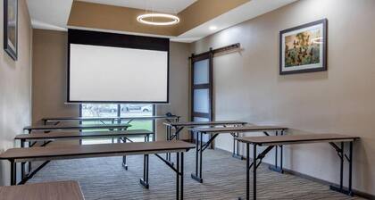 King Suite - Non-Smoking