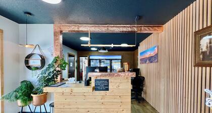 5-Hansen Inn & Cabins, Room, Single King, Ground Floor, Dog Friendly, No Smoking