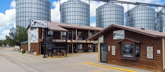 5-Hansen Inn & Cabins, Room, Single King, Ground Floor, Dog Friendly, No Smoking