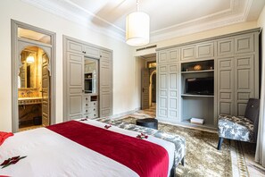 4 bedrooms, WiFi, wheelchair access