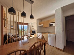 Interior - Cosy apartment with balcony and mountain view (Flumet)