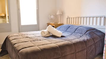 2 chambres, fer et planche à repasser, draps fournis