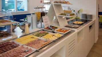 Desayuno buffet todos los días (con cargo)