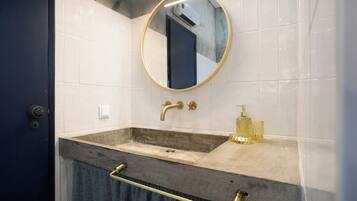 Doccia, asciugacapelli, asciugamani