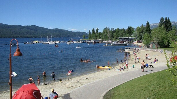 A lakeside beach with boats, people, and a red tent. - Luxurious Home in Magical McCall (McCall)