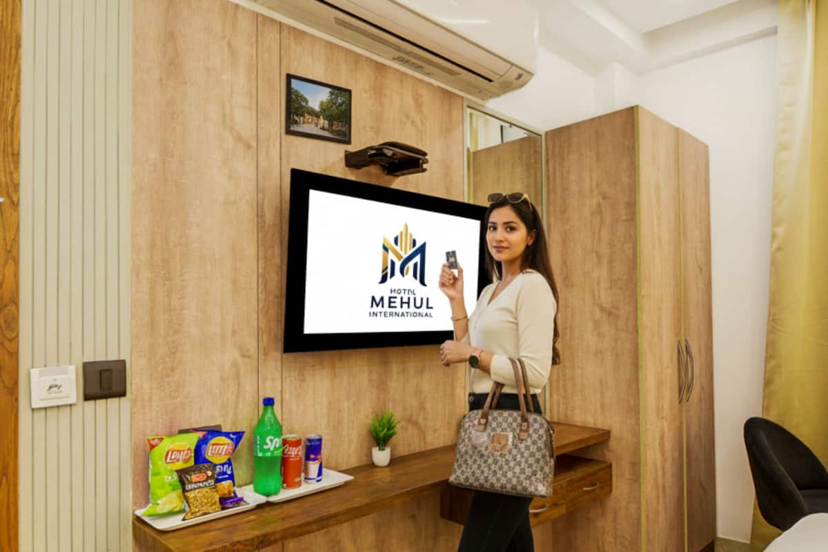 Primer Room_with One way airport transfers | 1 bedroom, premium bedding, down duvets, memory-foam beds