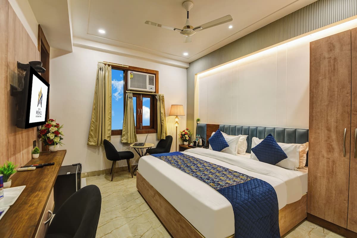 1 bedroom, premium bedding, down comforters, memory foam beds