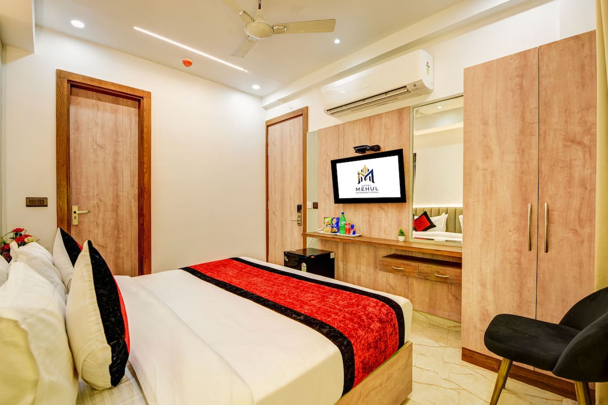 1 bedroom, premium bedding, down comforters, memory foam beds