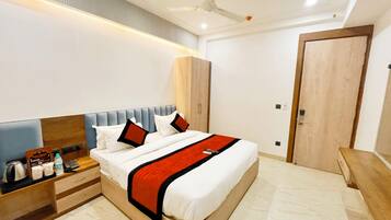 1 bedroom, premium bedding, down comforters, memory foam beds