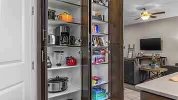 Family House, Mountain View | Private kitchen | Full-size fridge, microwave, oven, stovetop