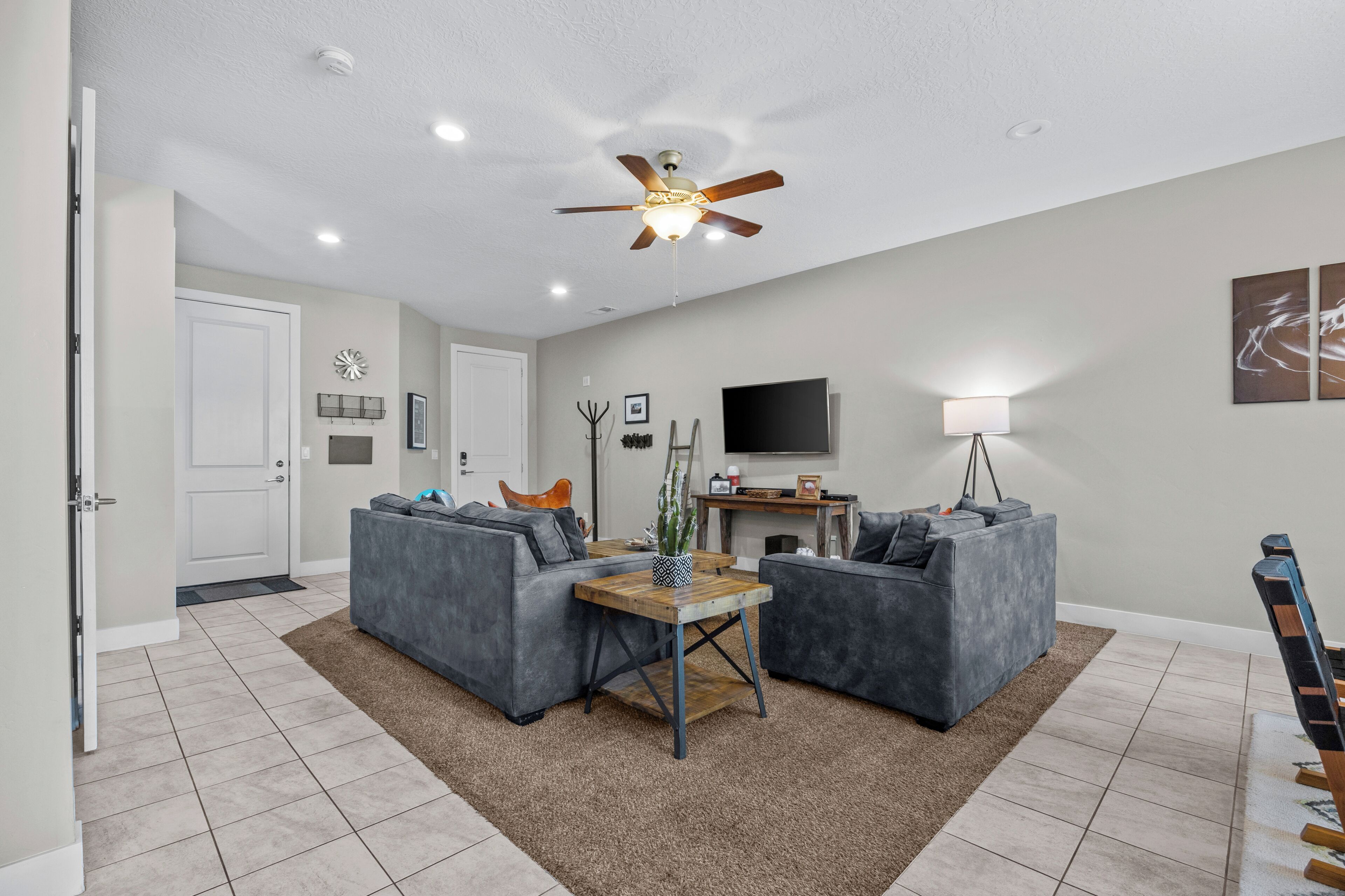 Family House, Mountain View | Living area | Flat-screen TV
