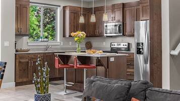 Family House, Mountain View | Private kitchen | Full-sized fridge, microwave, oven, stovetop