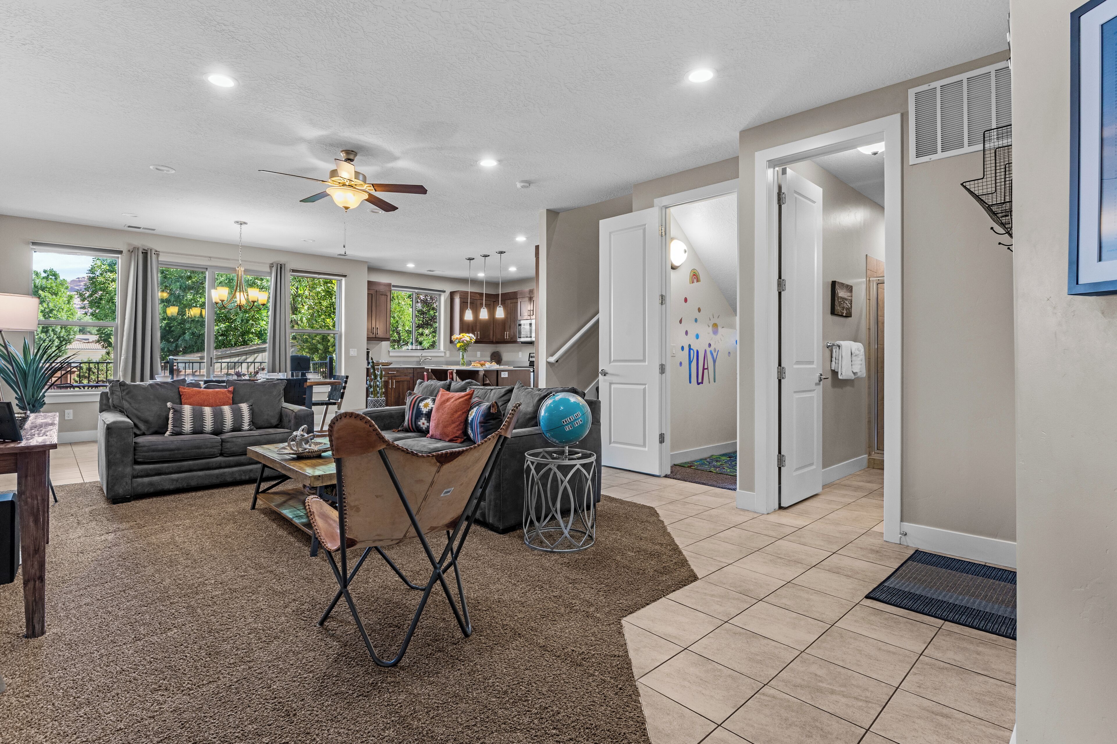 Family House, Mountain View | Living area | Flat-screen TV