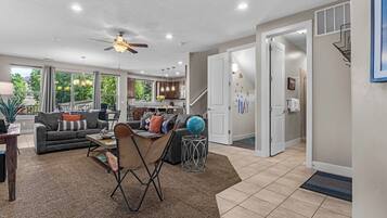 Family House, Mountain View | Living area | Flat-screen TV