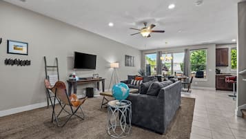 Family House, Mountain View | Living area | Flat-screen TV