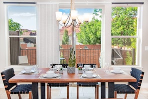 Casa familiar, vistas a la montaña | Servicio de comidas en la habitación