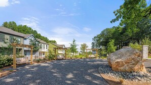 Unclassified image, 3 of 25, button