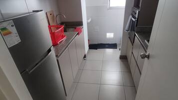 Fridge, microwave, oven, coffee/tea maker