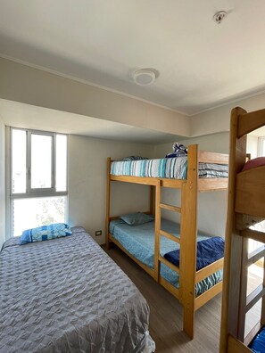 3 bedrooms, iron/ironing board, WiFi, bed sheets
