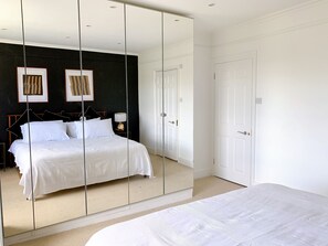 3 Schlafzimmer, Bügeleisen/Bügelbrett, Reisekinderbett, kostenloses WLAN