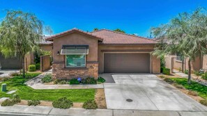 Exterior - The Jeffrey: Golf. Pool. Its your world! (Indio)