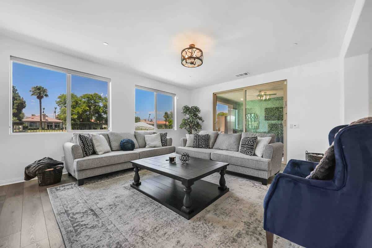 TV, peis og kontorer