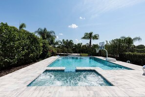 A heated pool - Spacious 6-bedroom house w private pool/spa and Arcade Room 6 miles from Disney! (Kissimmee)