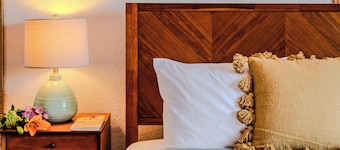 Luxury Retreat w/ Hot Tub, Home Theater & more. Kid & Pet Friendly!