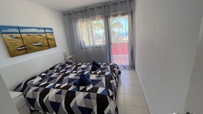 2 bedrooms, desk, travel cot, free WiFi