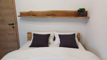 1 bedroom, in-room safe, desk, free WiFi