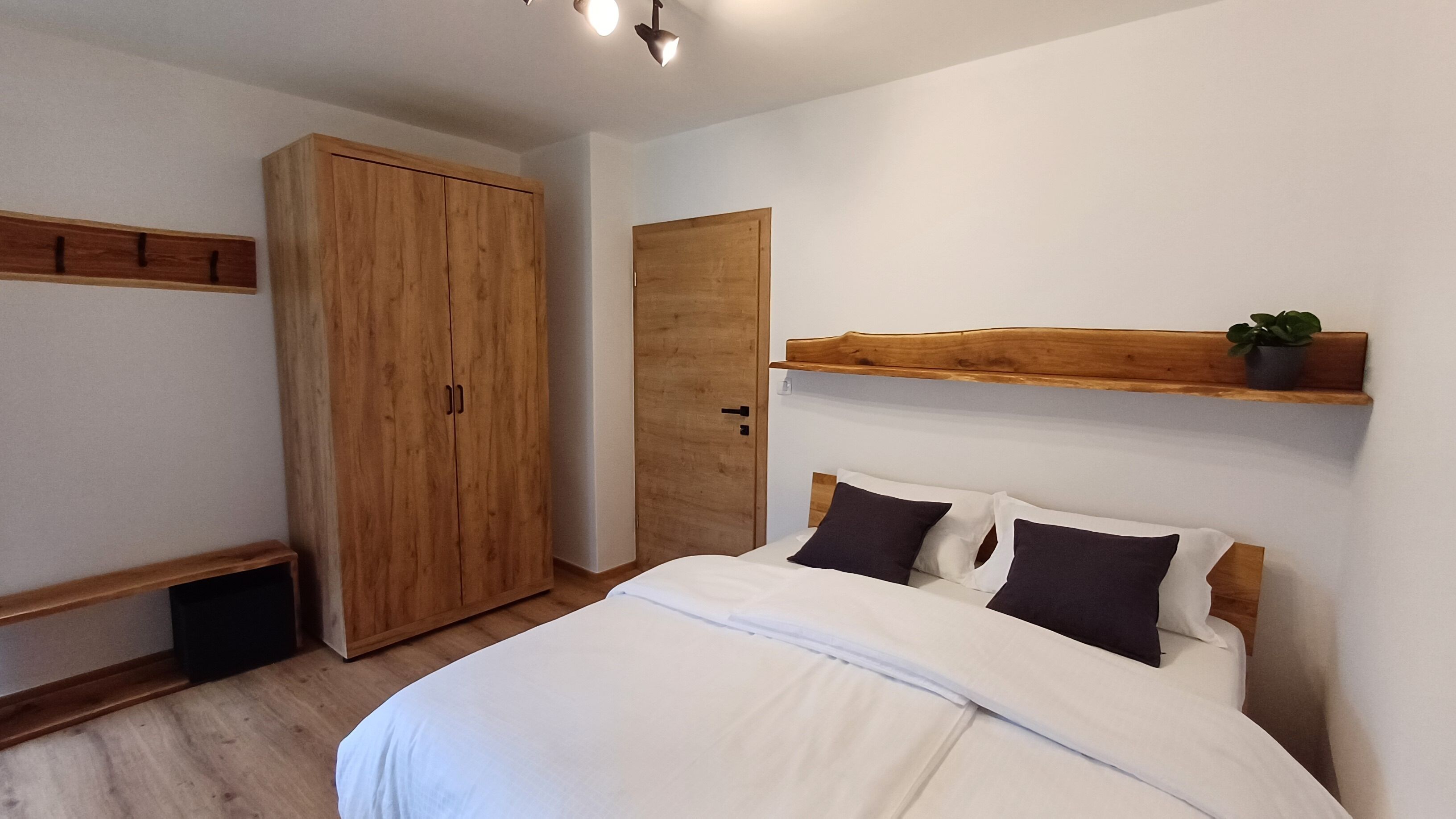 1 bedroom, in-room safe, desk, free WiFi