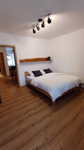 1 bedroom, in-room safe, desk, free WiFi