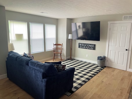 Smart TV. Cozy cottage home 2 bedroom 1 bath