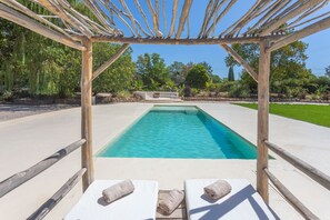 Pool - Holiday Home 'Domaine Montserrat' with Mountain View, Private Pool and Wi-Fi (Le Luc)