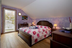 3 bedrooms, iron/ironing board, free WiFi, bed sheets - Holiday Home 'Chez Les Ours' with Mountain View, Private Terrace and Wi-Fi (Rochefort)