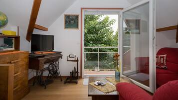 Fernseher, Kamin, DVD-Player, Stereoanlage