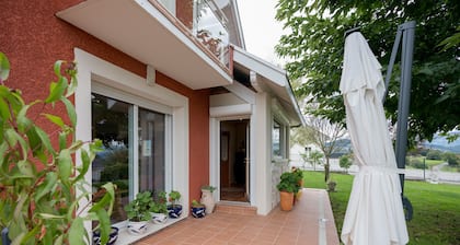 Maison de vacances 'Chez Les Ours' avec vue sur les montagnes, terrasse privée et Wi-Fi