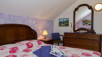 3 slaapkamers, een strijkplank/strijkijzer, gratis wifi, beddengoed