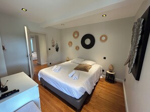 1 bedroom, WiFi, bed sheets - Magnificent guest room in an exceptional property...!!! (Saint-Savin)