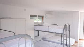 6 slaapkamers, een strijkplank/strijkijzer, gratis wifi, beddengoed