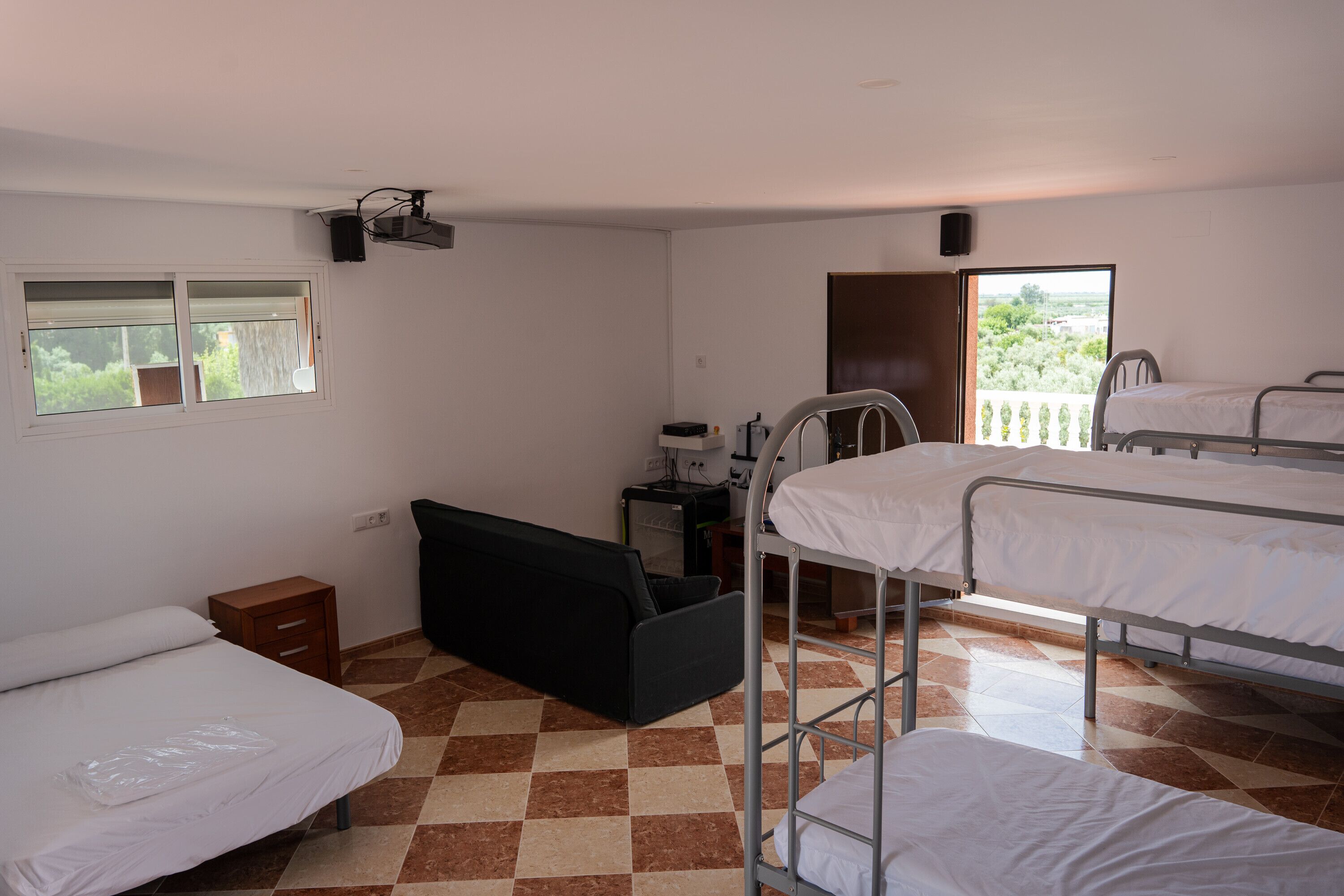 6 dormitorios, tabla de planchar con plancha, wifi gratis y ropa de cama