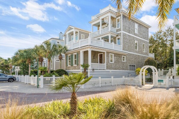 Exterior - Day Dream Cottage -w/elevator and roof top deck (St Simons Island)