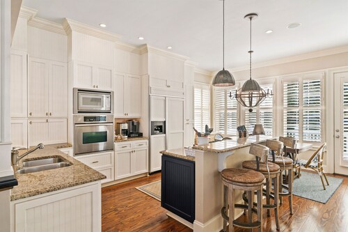 Day Dream Cottage -w/elevator and roof top deck