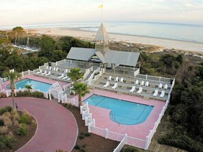 A heated pool - Day Dream Cottage -w/elevator and roof top deck (St Simons Island)