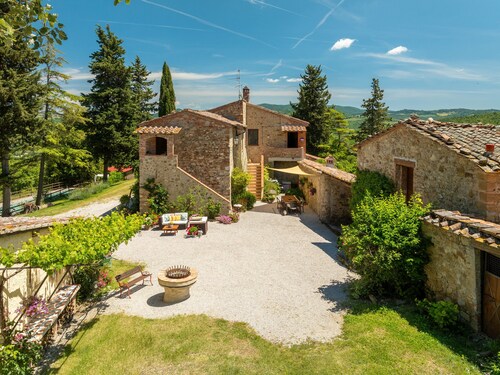 Holiday Home 'Podere Le Rote' with Private Pool, Private Garden and Wi-Fi
