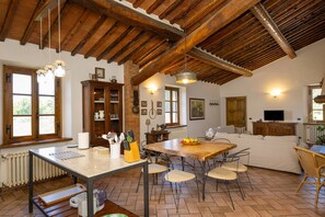 Dining - Holiday Home 'Podere Le Rote' with Private Pool, Garden, and Wi-Fi (Castelnuovo di Val di Cecina)