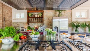 Unclassified image, 5 of 108, button - Air Conditioned 10 Bedrooms Luxury Villa and Pool in Lucca (Capannori)