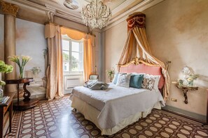 10 bedrooms, iron/ironing board, free WiFi, bed sheets