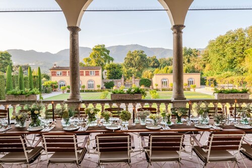 Air Conditioned 10 Bedrooms Luxury Villa and Pool in Lucca